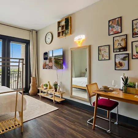 6Min To Domain,12Min Dt, Balcony And Free Parking Appartement